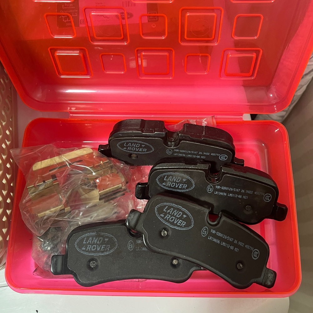 NEW, open box: OEM Rear Brake Pads Land Rover Discovery and Range Rover Sport